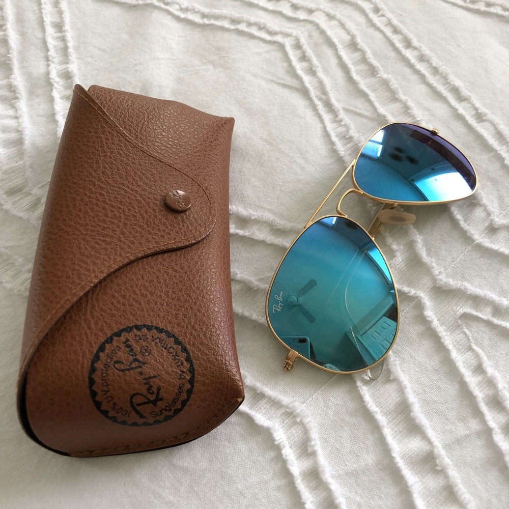 Blue Mirror Hold Frame RayBan Aviators